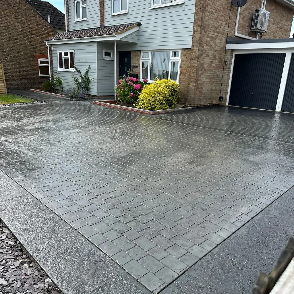 grey-stamped-concrete-driveway-slate-border